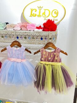 ssชุดราตรีเด็ก(หน้าร้านอยู่รัชดา ลองได้ถ่ายรูปจากชุดจริง)D238สีฟ้า สีม่วงกระโปรงสั้นเป็นชั้นๆ เหลือบชมพูฟ้า อกปักกลิตเตอร์ น่ารัก ชุดออกงานเด็ก