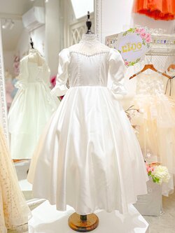 ชุดเจ้าหญิง(หน้าร้านอยู่รัชดา ลองได้ถ่ายรูปเองจากชุดจริง)W18368สีขาว แขนตุ๊กตา กระโปรงยาว เรียบหรู