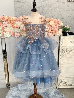 ชุดราตรีเด็ก(หน้าร้านอยู่รัชดา ลองได้ถ่ายรูปจากชุดจริง)W18661สีฟ้า โอบไหล่ หน้าสั้นหลังยาว