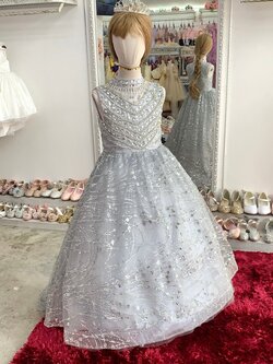 ชุดราตรีเด็ก(หน้าร้านอยู่รัชดา ลองได้ถ่ายรูปจากชุดจริง)W18768สีเทา ประดับกลิตเตอร์ทั้งตัว หน้ายาวหลังยาวมาก สวยหรู