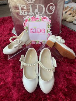 รองเท้าเด็ก(หน้าร้านอยู่รัชดา ลองได้)H159 สีขาว สายรัดมุกติดโบว์ข้าง