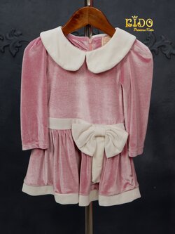 ชุดกันหนาวเด็ก *มีหน้าร้าน ตรงปก พร้อมส่ง*Z5011 สีชมพู ตกแต่งเอวด้วยโบว์ แขนยาวผ้าเนื้อกำมะหยี่แนวครีสมัส กระโปรงสั้น