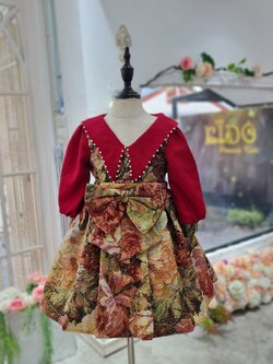 ชุดราตรีเด็ก(หน้าร้านอยู่รัชดา ลองได้ถ่ายรูปจากชุดจริง)W18782สีแดงแขนยาว คอเสื้อประดับด้วยมุก กระโปรงลายดอกไม้ น่ารักๆ