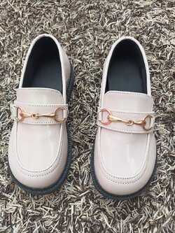 รองเท้าเด็กผู้ชาย(หน้าร้านอยู่รัชดา ลองได้)HM126สีเทา หนังแก้วประดับเหล็กด้านหน้า