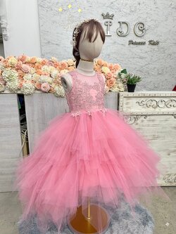 ชุดราตรีเด็ก(หน้าร้านอยู่รัชดา ลองได้ถ่ายรูปจากชุดจริง)W18773สีชมพู หน้าอกปักดอกไม้ ชุดฟูเป็นชั้นๆ หน้าสั้นหลังยาว น่ารัก