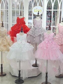 ssชุดออกงานเด็ก(หน้าร้านอยู่รัชดา ลองได้ถ่ายรูปจากชุดจริง)E041สีขาว สีชมพู สีแดง สีม่วงอมเทา ตกแต่งด้วยดอกไม้ทั้งตัว กระโปรงหน้าสั้นหลังยาว