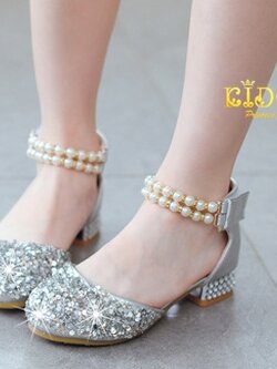 รองเท้าเด็ก(หน้าร้านอยู่รัชดา ลองได้)H119 สีเงิน สายรัดข้อมุก2เส้น