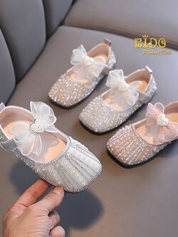 sรองเท้าเด็กออกงาน(หน้าร้านอยู่รัชดา ลองได้)H055สีชมพู สีเงิน ติดมุกประดับเพชร
