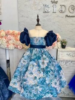 ชุดเจ้าหญิง(หน้าร้านอยู่รัชดา ลองได้ถ่ายรูปจากชุดจริง)W18375 สีน้ำเงิน ชุดมีลายดอกอยู่ในตัว แขนตุ๊กตา กระโปรงยาว