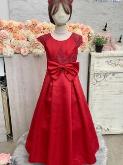 ชุดราตรีเด็ก(หน้าร้านอยู่รัชดา ลองได้ถ่ายรูปจากชุดจริง)W18964 สีแดง เปิดไหล่แต่งลูกไม้ติดโบว์ เรียบแต่สวยหรูสุดๆ