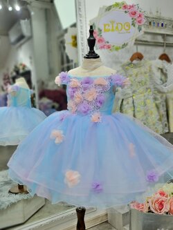 ชุดราตรีเด็ก(หน้าร้านอยู่รัชดา ลองได้ถ่ายรูปจากชุดจริง)W18541สีฟ้า กระโปรงสั้น แขนระบาย เปิดไหล่