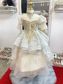 ชุดราตรีเด็ก(หน้าร้านอยู่รัชดา ลองได้ถ่ายรูปจากชุดจริง)W18617สีทอง แขนจั้ม กระโปรงยาวฟูชั้นๆ สุดหรู