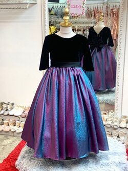 ชุดเดรสเด็ก(หน้าร้านอยู่รัชดา ลองได้ถ่ายรูปจากชุดจริง)W18811 สีม่วง เสื้อกำมะหยี่แขนยาว กระโปรงยาว สวยหรู