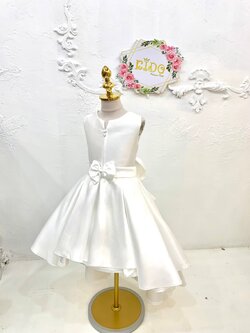 ชุดราตรีเด็ก(หน้าร้านอยู่รัชดา ลองได้ถ่ายรูปจากชุดจริง)W18775สีขาว หน้าสั้นหลังยาวติดโบว์หน้าหลัง พร้อมเสื้อคลุม เรียบสวยหรู