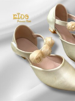 รองเท้าเด็ก(หน้าร้านอยู่รัชดา ลองได้)H175สีทอง เปิดข้าง ประดับดอกไม้ตรงสายรัดรองเท้า สวยสุดเก๋