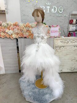 ชุดราตรีเด็ก(หน้าร้านอยู่รัชดา ลองได้ถ่ายรูปเองจากชุดจริง)W19186 สีขาว กระโปรงหน้าสั้นหลังยาว แขนสั้น