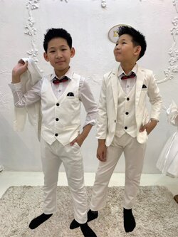 สูทเด็กผู้ชาย(หน้าร้านอยู่รัชดา ลองได้ถ่ายรูปจากชุดจริง)S128สีขาวเซ็ตสูท5ชิ้น สูท เชิ้ต กั๊ก กางเกง เนคไท