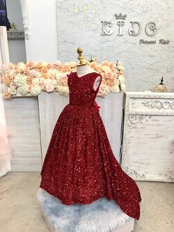 ชุดราตรีเด็ก(หน้าร้านอยู่รัชดา ลองได้ถ่ายรูปเองจากชุดจริง)W18805 สีแดง ติดด้วยกลิตเตอร์ กระโปรงหน้ายาวหลังยาวมาก