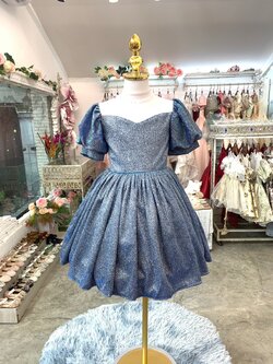 ชุดราตรีเด็ก(หน้าร้านอยู่รัชดา ลองได้ถ่ายรูปจากชุดจริง)W18781 สีน้ำเงิน ชุดสั้น ผ้าซีทรูรอบคอ ประกายวิ้งวับ โดดเด่น