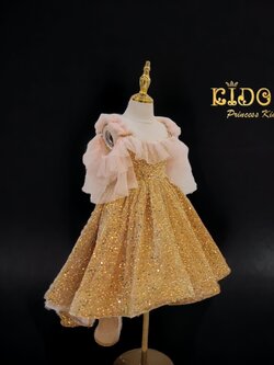 ชุดราตรีเด็ก(หน้าร้านอยู่รัชดา ลองได้ถ่ายรูปจากชุดจริง)W18741สีทอง กระโปรงหน้าสั้นหลังยาว ติดระบายที่ไหล่และหน้าอก ติดเกร็ดวิ๊งๆ