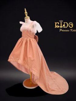 ชุดราตรีเด็ก(หน้าร้านอยู่รัชดา ลองได้ถ่ายรูปจากชุดจริง)W18743สีชมพู หน้าสั้นหลังยาวติดระบายที่อกผูกโบว์ที่ไหล่น่ารักๆ