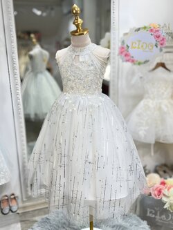 ชุดราตรีเด็ก(ร้านอยู่รัชดา ลองได้ถ่ายรูปจากชุดจริง)W18526 สีเงิน คอติตแขนสั้น กระโปรงยาว โชว์ไหล่