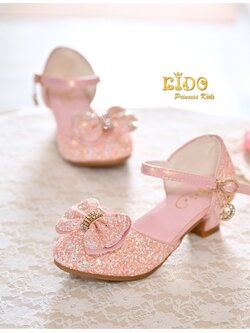 รองเท้าเด็ก(หน้าร้านอยู่รัชดา ลองได้)H093สีชมพู ด้านหน้าติดโบว์เพชรระยิบระยับ ห้อยดาวตรงสายรัดรองเท้า เปิดข้าง เก๋ๆ