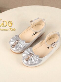 รองเท้าเด็ก(หน้าร้านอยู่รัชดา ลองได้)H170สีเงิน ประดับโบว์มีสายรัด
