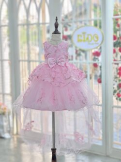 ชุดราตรีเด็ก(หน้าร้านอยู่รัชดา ลองได้ถ่ายรูปจากชุดจริง)E041สีชมพู ตกแต่งด้วยดอกไม้ทั้งตัว กระโปรงหน้าสั้นหลังยาว ชุดเด็กไปงาน