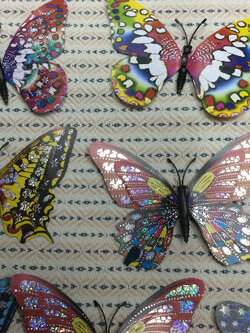 ผีเสื้อติดผนังหรือตู้ มีแม่เหล็ก ชุด 10 ตัว คละสี ตัวใหญ่