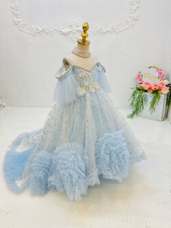 ชุดราตรีเด็ก(หน้าร้านอยู่รัชดา ลองได้ถ่ายรูปเองจากชุดจริง)W18731สีฟ้า ตกแต่งด้วยมุกด้านหน้า กระโปรงหลังยาว