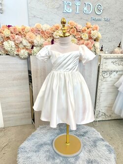 ชุดราตรีเด็ก(หน้าร้านอยู่รัชดา ลองได้ถ่ายรูปจากชุดจริง)W18774 สีขาว กระโปรงสั้น แขนตุ๊กตา จีบซ้อนด้านหน้า น่ารักสวยหรู