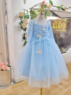 ชุดราตรีเด็ก(หน้าร้านอยู่รัชดา ลองได้ถ่ายรูปจากชุดจริง)W18680 สีฟ้า ประดับผีเสื้อรอบอกแขนซีทรูยาว