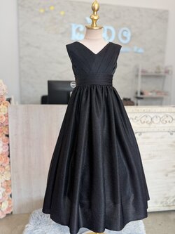 ชุดราตรีเด็ก ชุดเจ้าหญิง (หน้าร้านอยู่รัชดา ลองได้ถ่ายรูปเองจากชุดจริง)W19268 สีดำ กระโปรงยาวเนื้อเงา เรียบหรู