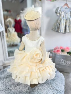 ชุดราตรีเด็ก*หน้าร้านอยู่รัชดา ลองได้ถ่ายรูปจากของจริง*W18570 สีครีม คอแต่งเพชรกระโปรงฟูเป็นชั้นๆ