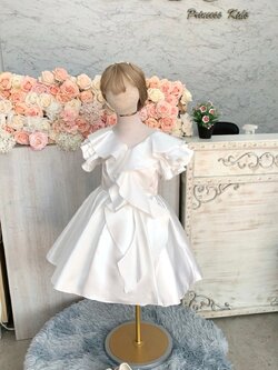 ชุดราตรีเด็ก(หน้าร้านอยู่รัชดา ลองได้ถ่ายรูปเองจากชุดจริง)W18988 สีขาว แขนสั้น ผ้าเรียบกระดุมหน้า กระโปรงสั้นฟู