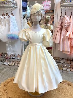 ชุดราตรีเด็ก(หน้าร้านอยู่รัชดา ลองได้ถ่ายรูปเองจากชุดจริง)W18812 สีครีม คอล้อมมุก แขนตุ๊กตา กระโปรงยาว น่ารักๆ