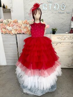 ชุดราตรีเด็ก(หน้าร้านอยู่รัชดา ลองได้ถ่ายรูปจากชุดจริง)W19126 สีแดง ไล่สีเข้มอ่อน คอชิดฟู กระโปรงยาวฟูชั้นๆ