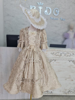 ชุดราตรีเด็ก(หน้าร้านอยู่รัชดา ลองได้ถ่ายรูปจากชุดจริง)W18476สีครีม แนวยุโรป ผ้าพิมพ์ลาย แขนยาว กระโปรงยาว