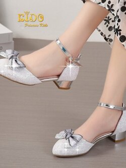 รองเท้าเด็ก(หน้าร้านอยู่รัชดา ลองได้)H178สีเงิน ประดับด้วยโบว์พร้อมสายคาด สวยหรู