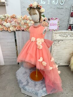 ชุดราตรีเด็ก(หน้าร้านอยู่รัชดา ลองได้ถ่ายรูปเองจากชุดจริง)W19125 สีส้ม กระโปรงหน้าสั้นหลังยาว คอชิดฟู ติดดอกไม้น่ารักมากๆ