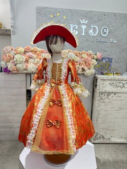 ชุดเดินแบบเด็ก(หน้าร้านอยู่รัชดา ลองได้ถ่ายรูปจากชุดจริง)W19012 สีแดง ยุควิคตอเรีย กระโปรงยาว