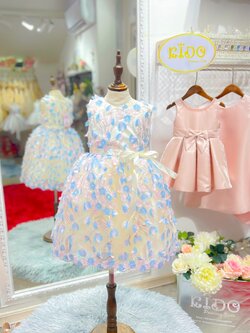 ชุดราตรีเด็ก(หน้าร้านอยู่รัชดา ลองได้ถ่ายรูปจากชุดจริง)W18453 สีครีม ประดับด้วยลูกไม้ กระโปรงสั้นฟู เรียบหรูมากค่ะ