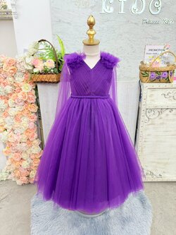 ชุดราตรีเด็ก(หน้าร้านอยู่รัชดา ลองได้ถ่ายรูปจากชุดจริง)W19248 สีม่วง กระโปรงยาว แขนสั้น ตกแต่งด้วยผ้าคุมไหล่ซีทรู