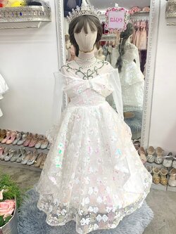 ชุดเจ้าหญิง(หน้าร้านอยู่รัชดา ลองได้ถ่ายรูปจากชุดจริง)W18320สีขาว คลุมไหล่แขนยาวซีทรูประดับกลิตเตอร์ทั้งชุดวิ้งดูเป็นเจ้าหญิงมาก