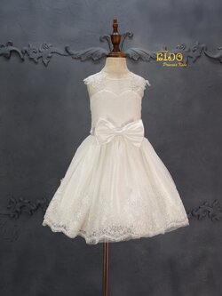 ชุดออกงานเด็ก(หน้าร้านอยู่รัชดา ลองได้ถ่ายรูปเองจากชุดจริง)F0002 แบบเรียบหรูสีขาว ติดลูกไม้ฉลุช่วงไหล่ และชายกระโปรง ทรงกระโปรงสั้น