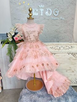 ชุดราตรีเด็ก(หน้าร้านอยู่รัชดา ลองได้ถ่ายรูปเองจากชุดจริง)W19172 สีโอรส กระโปรงหน้าสั้นหลังยาว แขนตุ๊กตาตั้งฟู สวยเด่นมากค่ะ