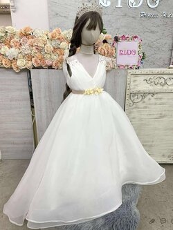 ชุดราตรีเด็ก(หน้าร้านอยู่รัชดา ลองได้ถ่ายรูปจากชุดจริง)W19127 สีขาว กระโปรงหน้ายาวหลังลาก แขนสั้น เอวประดับเพชรล้อม สวยหรู