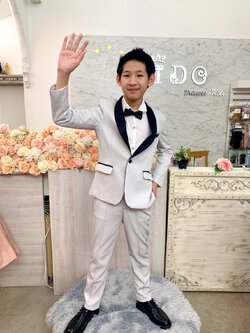 สูทเด็กผู้ชาย(หน้าร้านอยู่รัชดา ลองได้ถ่ายรูปจากชุดจริง)S176 สีเงิน เซ็ตสูท4ชิ้น ผ้าประกายวิ้ง สูท เสื้อเชิ้ต กางเกง หูกระต่าย