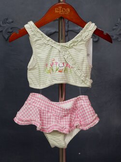 ชุดว่ายน้ำเด็ก *มีหน้าร้าน ตรงปก พร้อมส่ง*ZK12 เซ็ต 2 ชิ้น ลายขวาง เสื้อปักลายน้องเป็ดสีเขียว กางเกงกระโปรงสีชมพู แนวน่ารักๆ